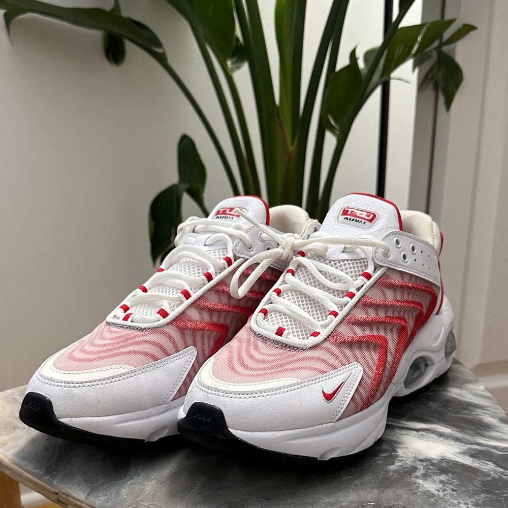 Nike Air Max TW 8.5US Men's White and Red Sneakers